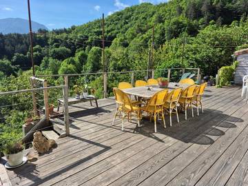 Gîte pour 10 personnes, avec balcon et vue à Cailla