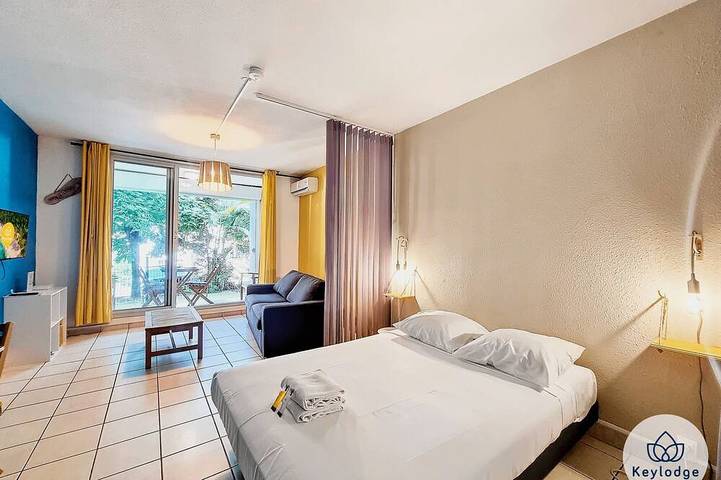 Location de vacances pour 4 personnes, avec jardin et terrasse dans Saint-Gilles les Bains