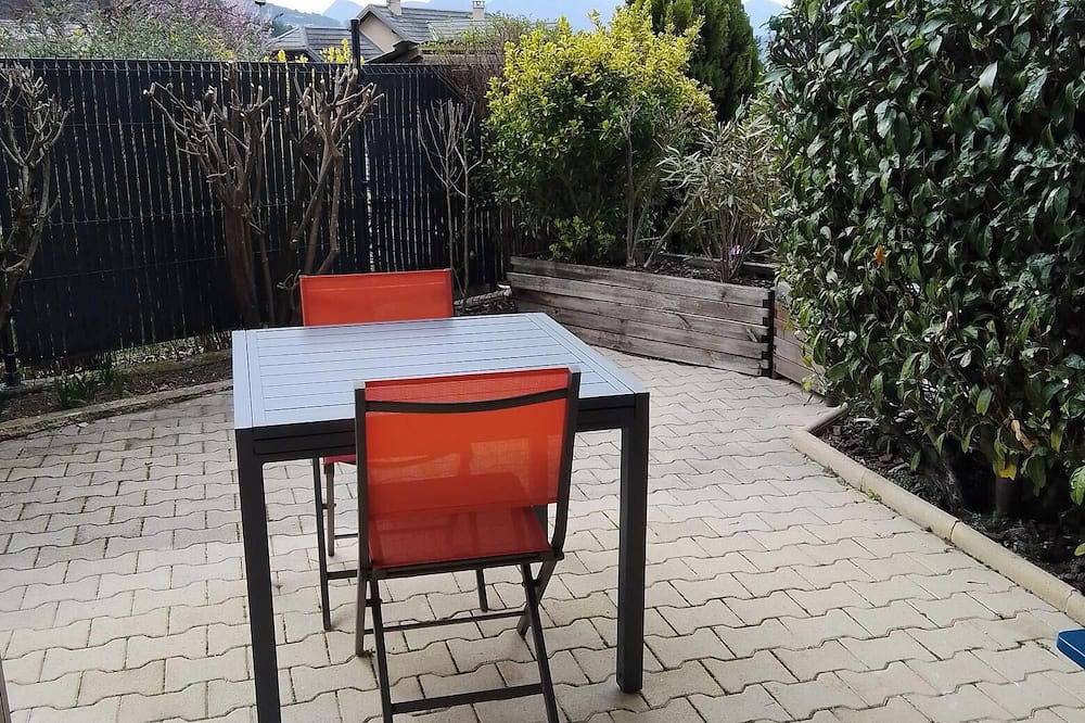 Entire apartment, Feel like a lake? Le Lauzon, beautiful T2 with terrace, parking, close to the lake. in Savines-le-Lac, Écrins National Park