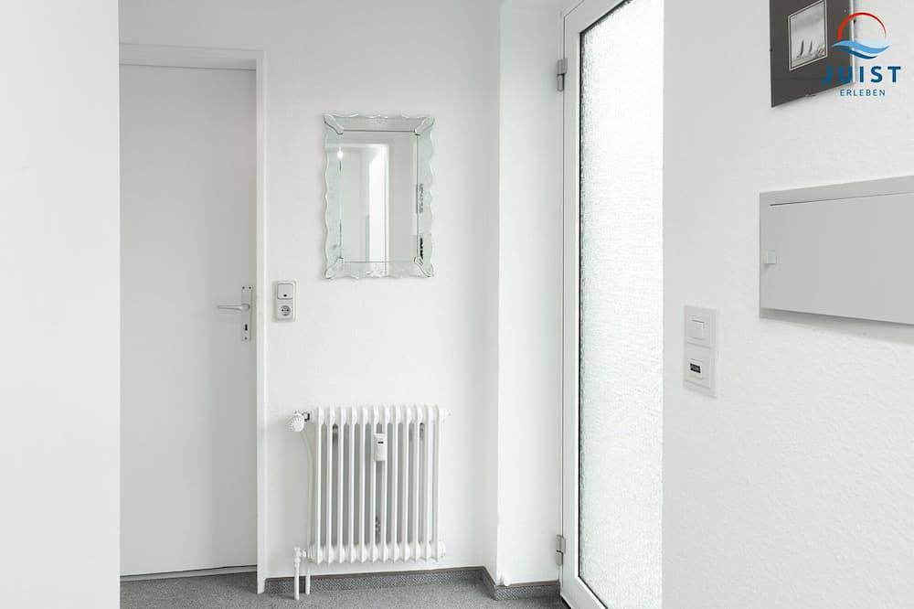 Freundliche helle Ferienwohnung, ideal für Paare, mit Südterrasse im Ostdorf — Bild 3
