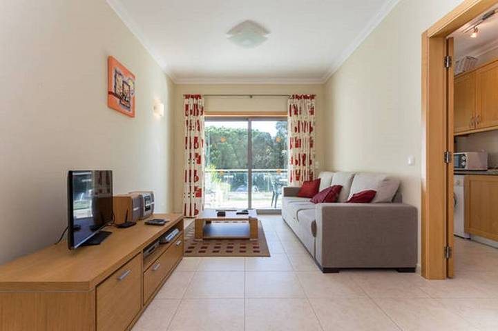 Appartement de vacances pour 4 personnes, avec jardin ainsi que piscine et balcon