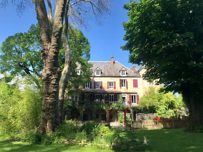 Chambre d’hôte pour 2 personnes, avec jardin ainsi que terrasse et vue, animaux acceptés à Voutenay-sur-Cure