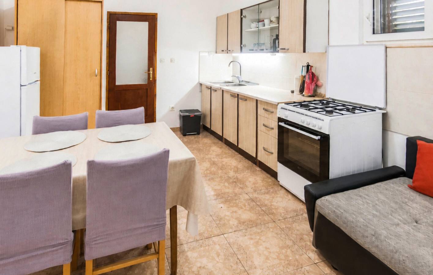 Apartment mit Meerblick, Pool, Parkplatz und Terrasse – 2,5 km vom Strand entfernt in Pucisca, Brac