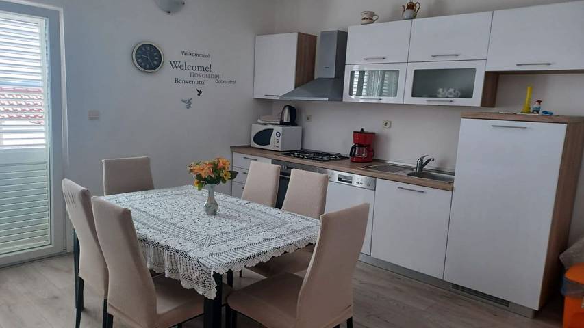 Ferienwohnung für 5 Personen, mit Pool und Balkon in Trogir