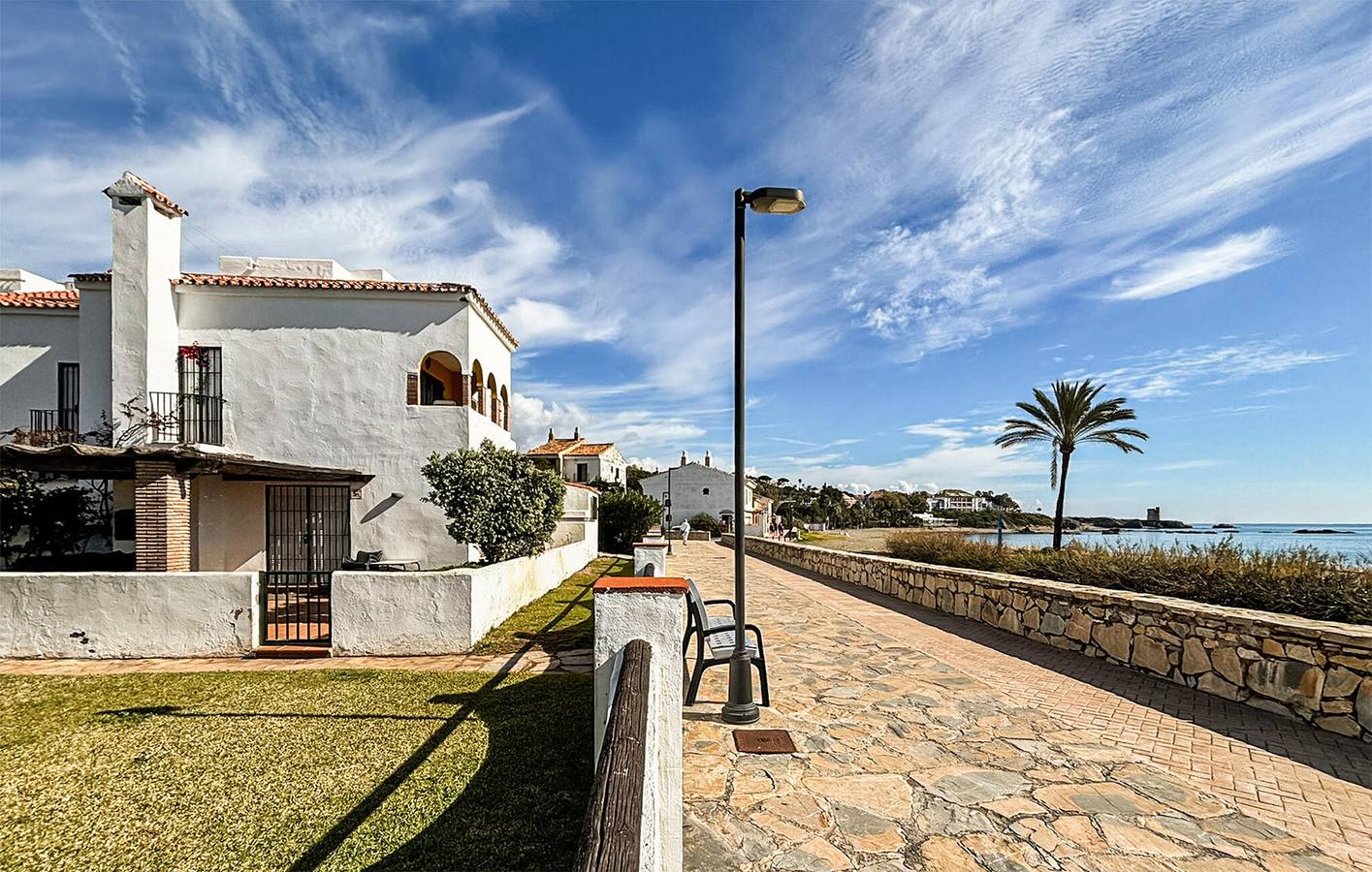 Appartement confortable de 200 m² avec piscine, terrasse et accès à la plage in Playa Ancha, Casares