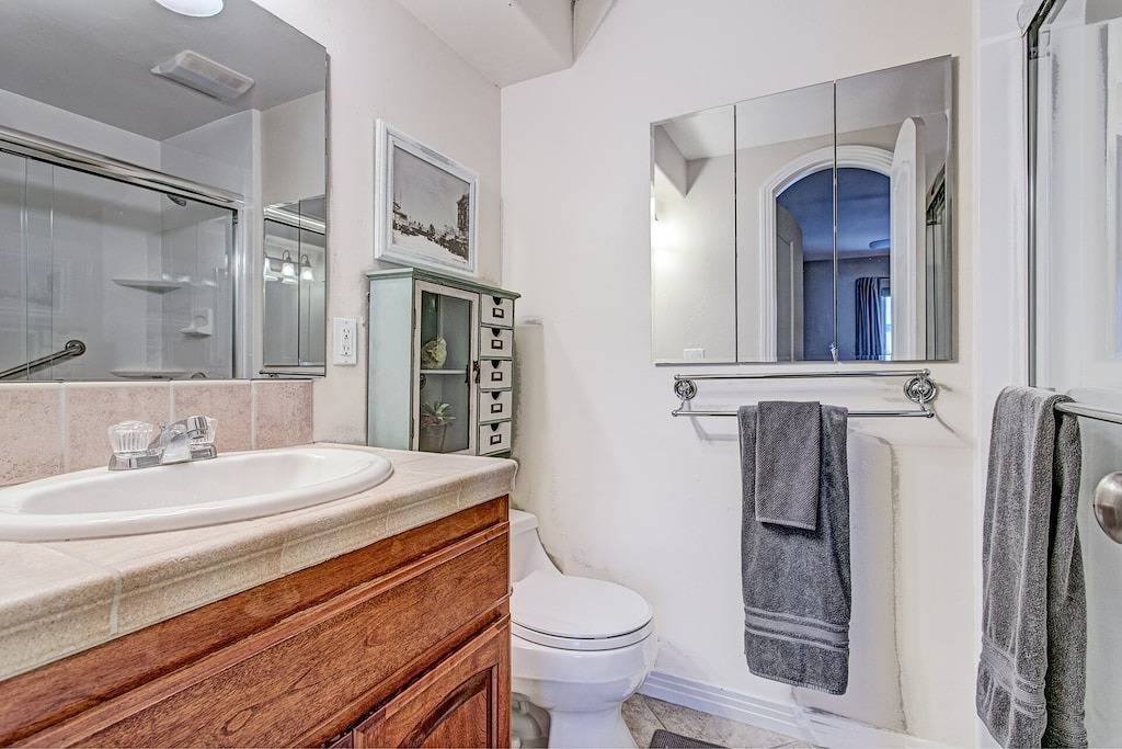 Ganze Wohnung, Meerjungfrau-Pool-Retreat - Pool 2 Bett / 2 Bäder in Oceanside, San Diego County