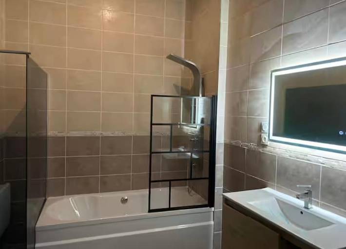 Gîte pour 4 personnes, avec balcon et piscine, animaux acceptés dans Agnin