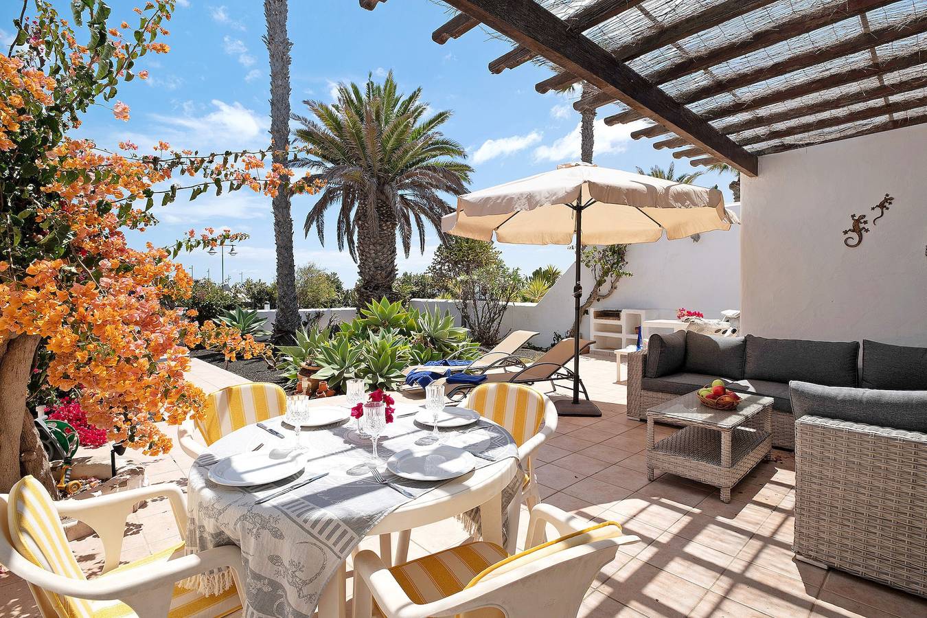 Ganze Wohnung, Ferienwohnung 'Puerto Chico W' in Strandnähe mit Berg- und Gartenblick, Pool, Wlan und Terrasse in Playa Blanca, Yaiza