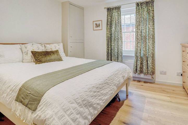 2 bedroom accommodation in Winchester in Winchester, South Downs