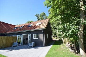 Ferienhaus für 4 Personen, mit Terrasse und Balkon/Terrasse in Oostkapelle