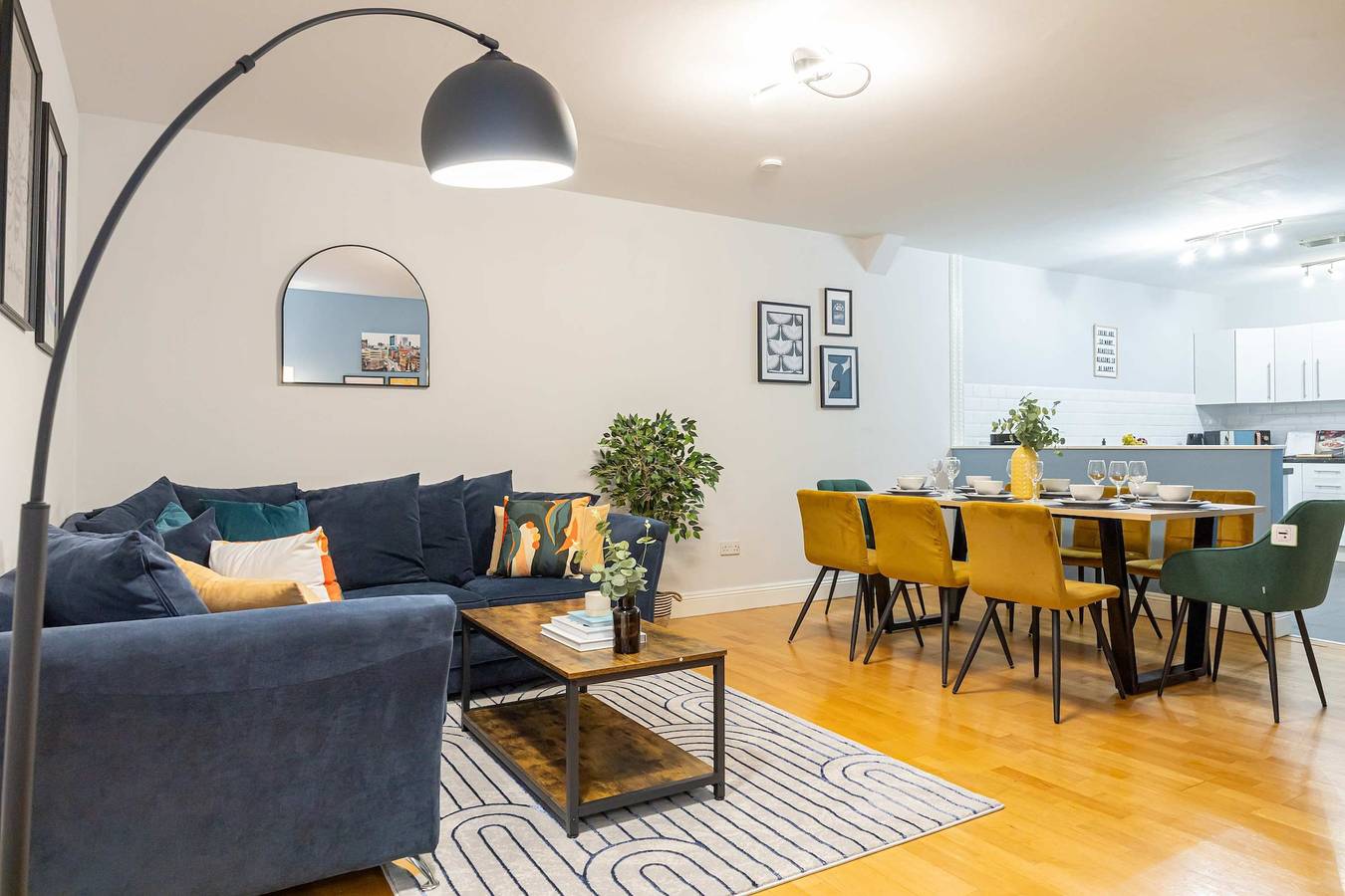 Entire apartment, Sleeps 9 Canal Street Apartment by City Superhost in Manchester, Greater Manchester
