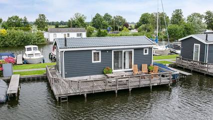 Bateau pour 4 personnes, avec terrasse dans Breukelen