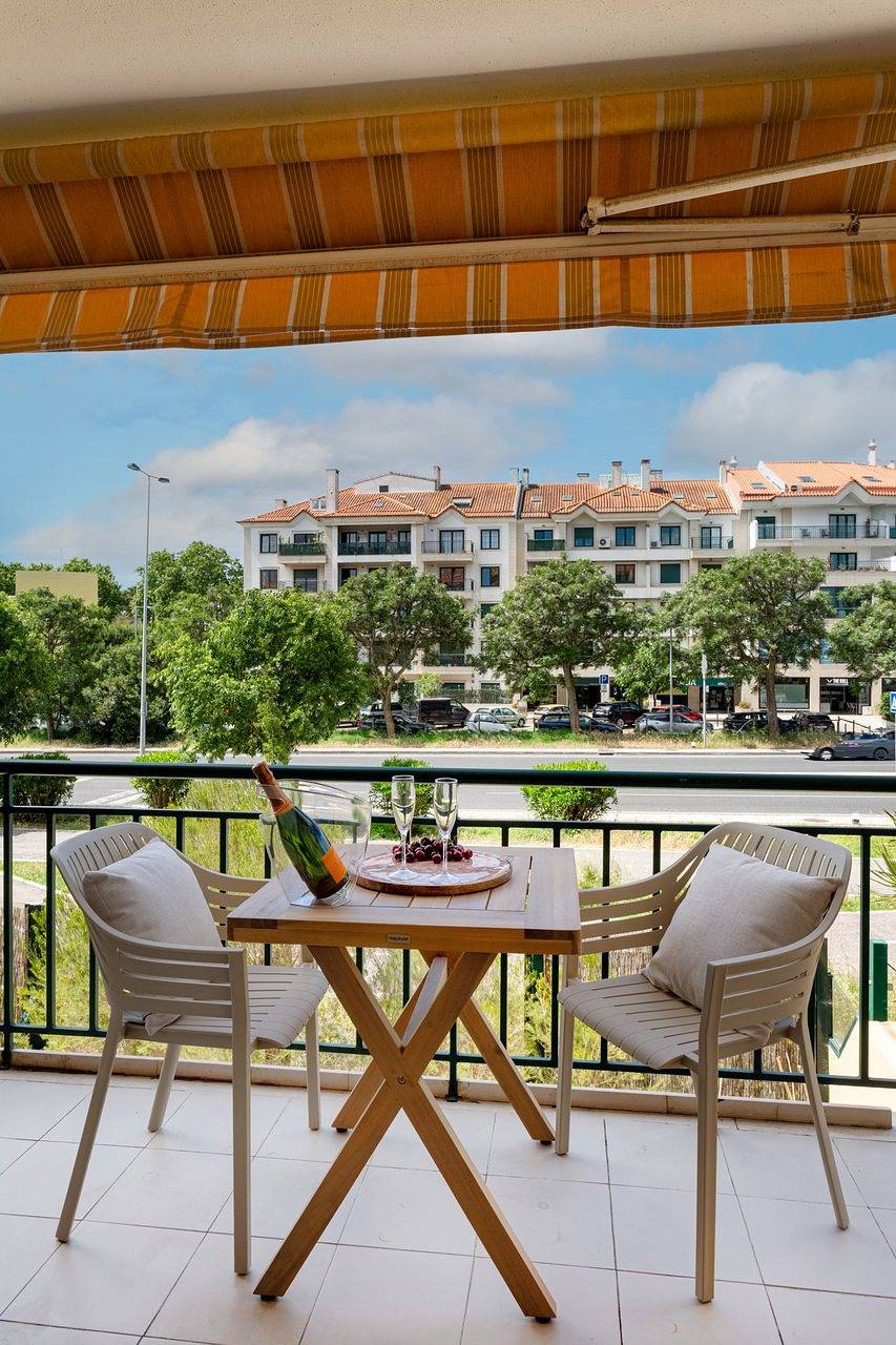 Ganze Wohnung, Carcavelos Terrace & Beach Apartment in Carcavelos e Parede, Costa de Lisboa