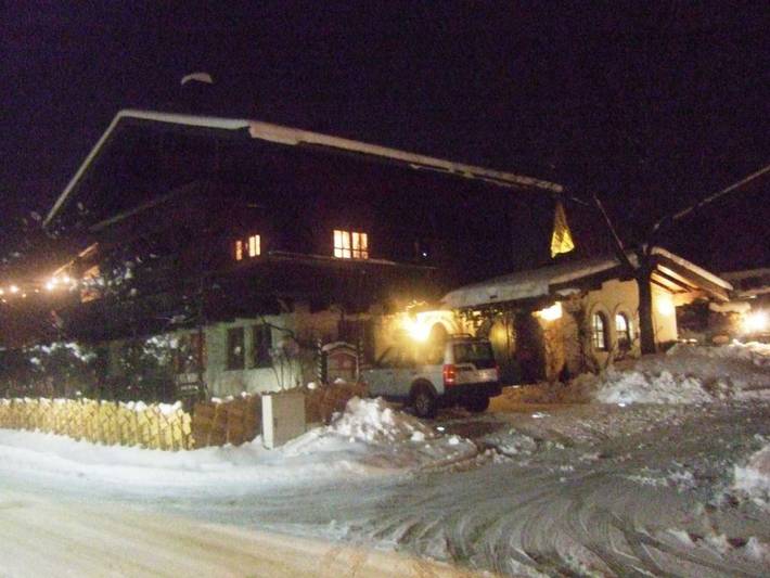 Ferienwohnung für 5 Personen, mit Balkon und Garten sowie Sauna und Seeblick in Uttendorf