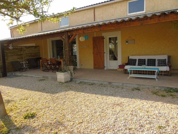 Location de vacances pour 5 personnes, avec vue ainsi que jardin et piscine à La Garde-Adhémar - 3