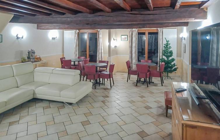 Location de vacances pour 15 personnes, avec jacuzzi et terrasse ainsi que jardin et sauna à Maubert-Fontaine - 4