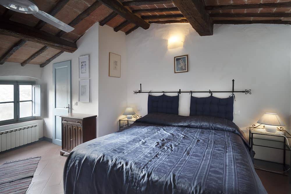 Ganze Wohnung, 2-bedroom apartment on farm with swimming pool in Chianti