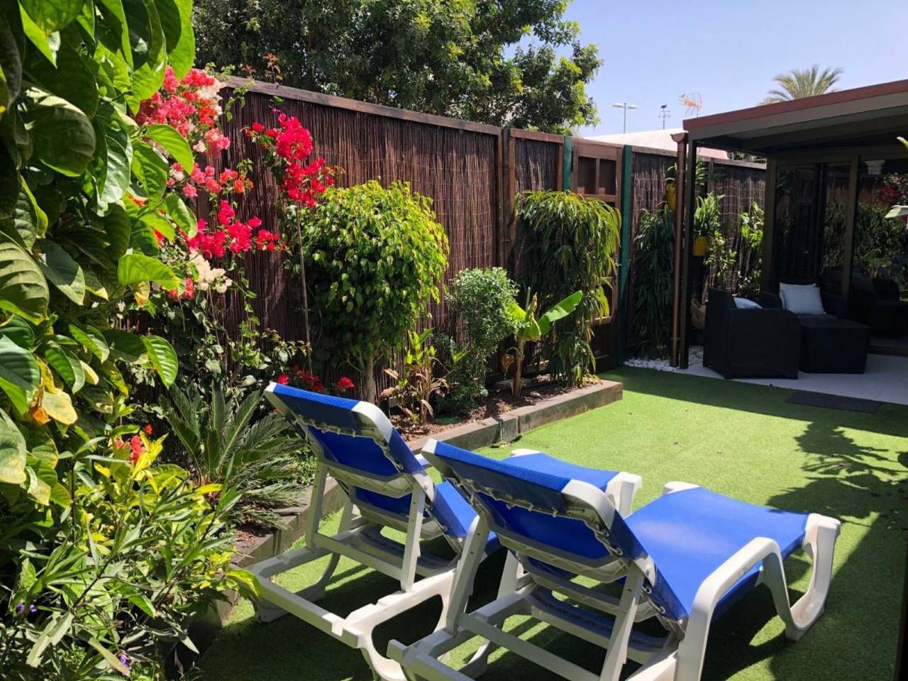 Vacation Home 'Bungalow Atos' with Private Garden with Shared Pool and Wi-Fi in Maspalomas, San Bartolomé de Tirajana