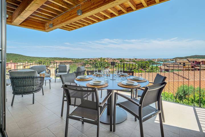 Villa 'Mirtina' con vista mare, Wi-Fi e aria condizionata in Quinta Spiaggia, Golfo Aranci