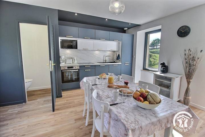Gîte pour 4 personnes, avec Terrasse ainsi que Jardin et Vue à Lanvellec - 3