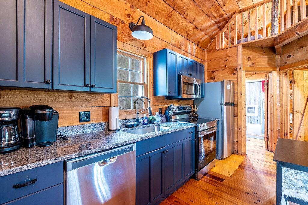 Relaxing Smokies Hideaway: Hot Tub & Game Nights in Tuckaleechee, Blount County