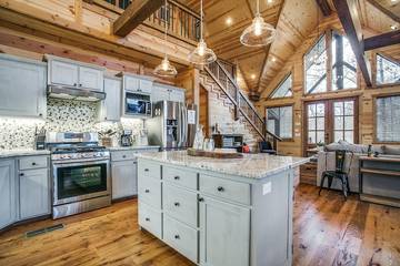 Log Cabin for 10 Guests in Hochatown, Broken Bow Lake, Picture 3