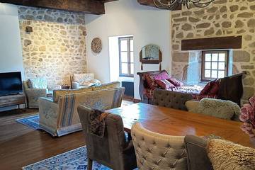 Location de vacances pour 4 personnes, avec piscine et jardin à Saint-Estèphe (Dordogne)