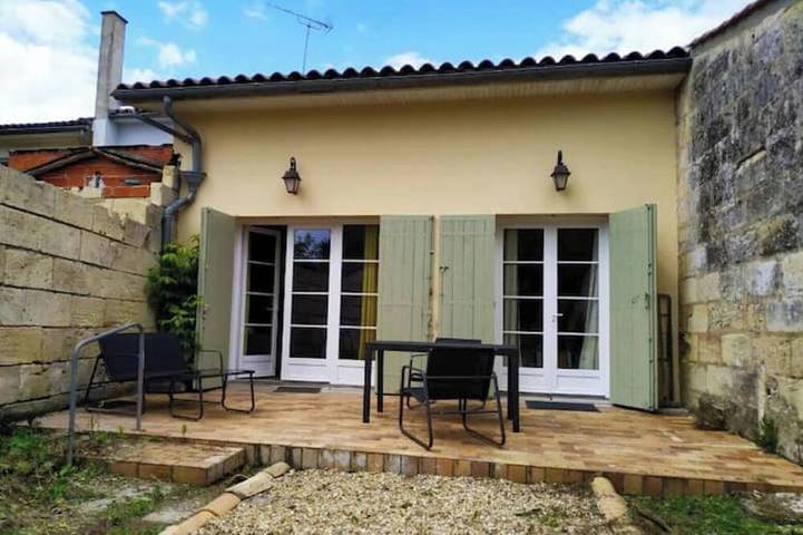 Gîte pour 4 personnes, avec jardin et terrasse, animaux acceptés à Petit-Palais-et-Cornemps