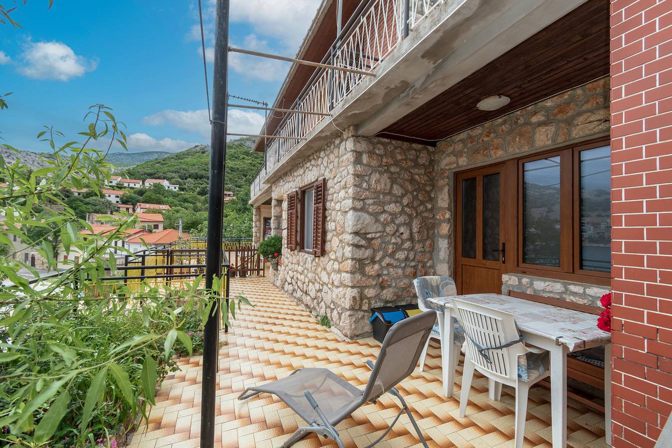 Cijeli apartman, Apartments Steps from the Sea in Jablanac, Park prirode Velebit