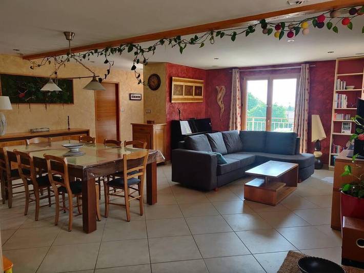 Location de vacances pour 6 personnes, avec terrasse et jacuzzi à Talant