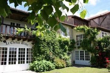 Agriturismo pour 16 personnes, avec jacuzzi et jardin à Celles