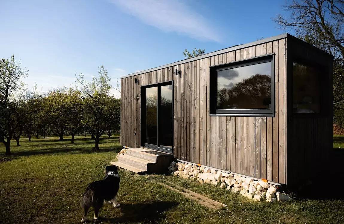 Appartement entier, Tiny House - 2 adultes + 2 enfants jusqu'à 12 ans + 1 bébé in Rarécourt, Verdun