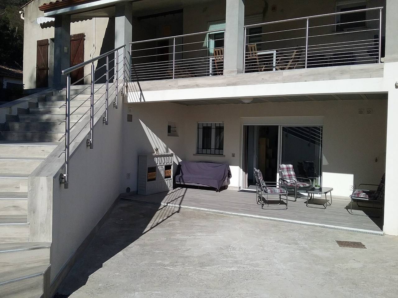 Gîte « Villa Coste » avec piscine partagée, terrasse privée et Wi-Fi in Montagnac, Côte d'Améthyste