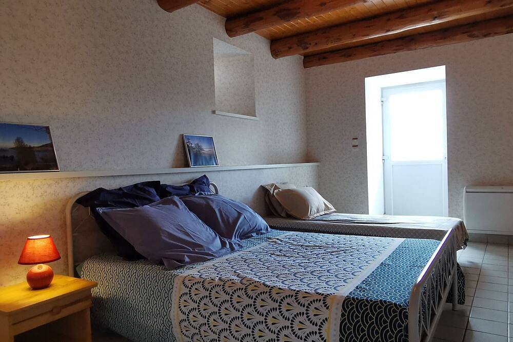 Gîte familial avec cour, ping-pong, proche Lyon et Clermont-Ferrand in Mézères, Haute-Loire