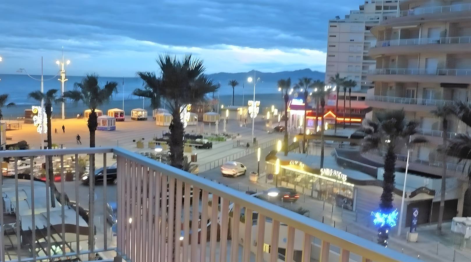 Ganze Wohnung, Sonnige F2-Wohnung mit Meerblick, 48 m², zentrale Lage, 17 m² Terrasse in Canet-en-Roussillon, Côte d'Améthyste