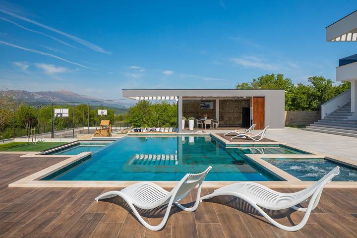 Luxusvilla Arya – 77 m2 großer beheizter Pool, Whirlpool, Sauna in Bajagić, Dalmatinisches Zagora