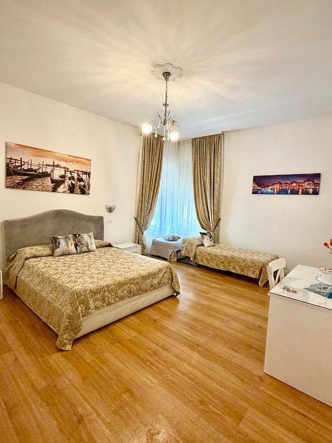 Chambre d’hôte pour 4 personnes, avec Balcon ainsi que Terrasse et Vue à Mestre - 2