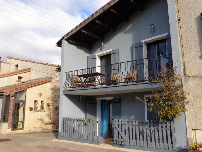 Gîte pour 4 personnes, avec Terrasse ainsi que Jardin et Piscine