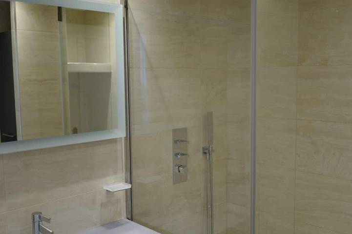 Gîte pour 3 personnes, avec terrasse et jacuzzi dans Palais Des Festivals Et Des Congres - 3