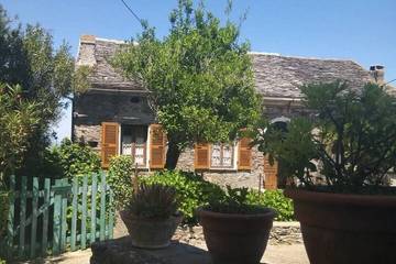 Gîte pour 8 personnes, avec jardin à Taglio-Isolaccio