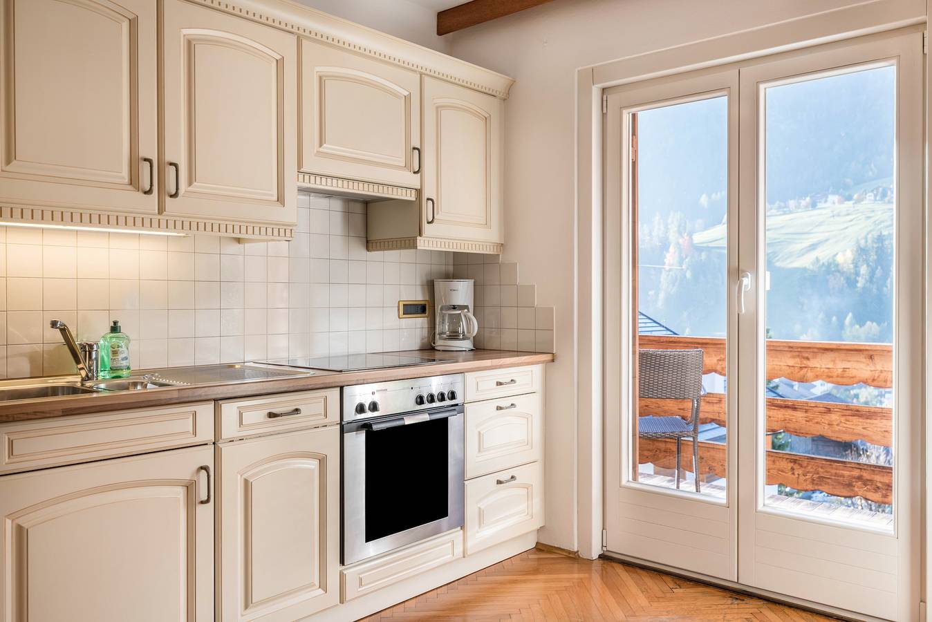 Appartamento intero, Appartamento per vacanze "Villa Soldanella" con vista sulle montagne, giardino e Wi-Fi in Ortisei, Dolomiti Superski