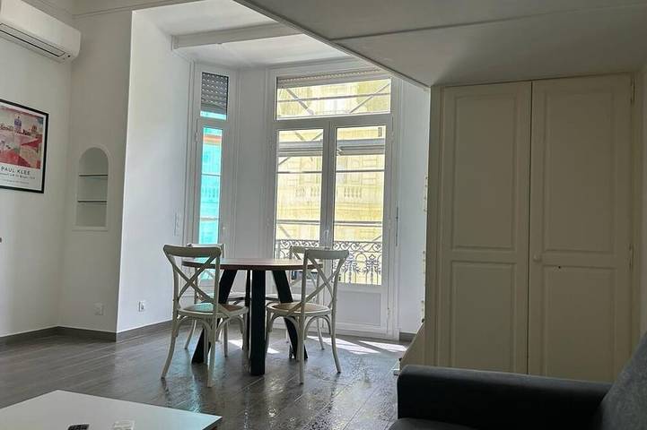Apartamento entero, Appartement Proche mer Refait à Neuf Avec Mezzanine in Menton, Costa mediterránea (Francia)