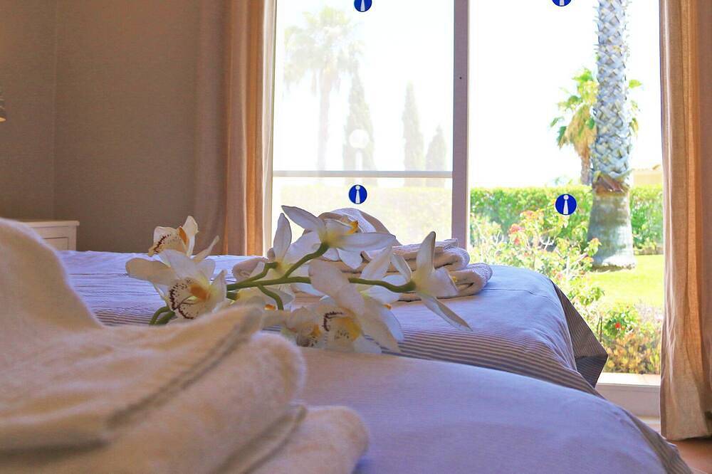 Hochkwalitative 4 Sz,4 Badz 260m² Poolvilla, Meernah, 6 x Klimageräte in Estômbar, Lagoa