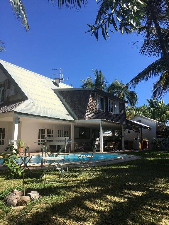 Location de vacances pour 7 personnes, avec terrasse ainsi que jardin et piscine dans Saint-Gilles les Bains - 2