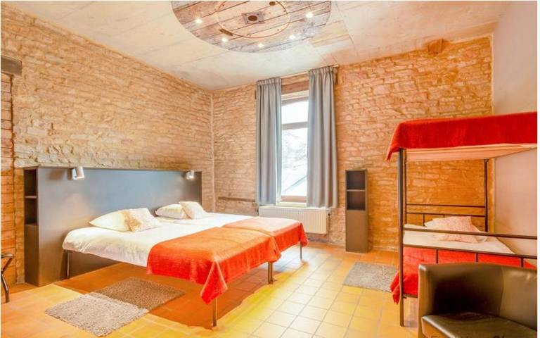 Location de vacances pour 50 personnes, avec Terrasse ainsi que Jardin et Piscine dans Sainte-Cécile (Florenville) - 3