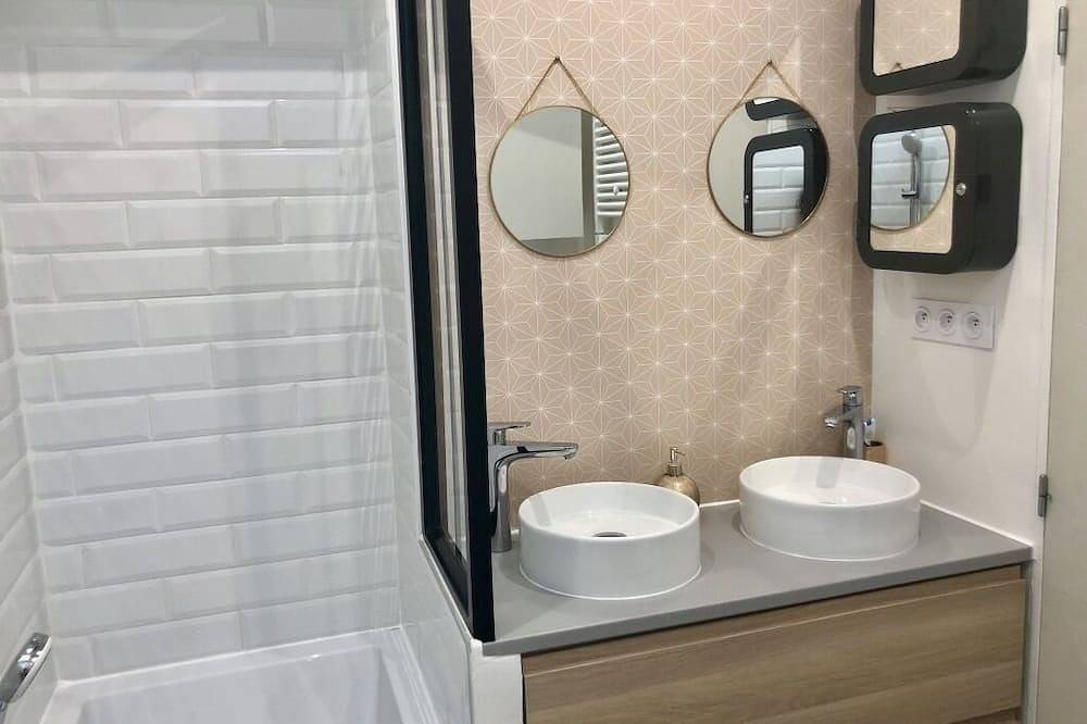 Entire apartment, Appartement sur les Toits, Très Jolie Vue, Provence in Gréoux-les-Bains, Verdon Regional Natural Park