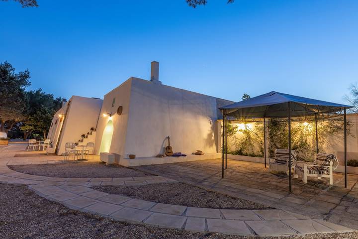 Ferienwohnung für 4 Personen, mit Balkon/Terrasse und Garten sowie Pool in Ugento