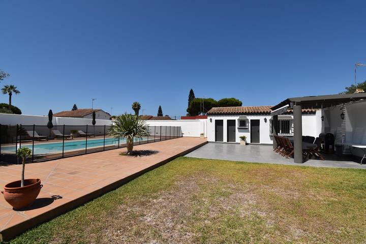 Chalet para 10 personas, con jardín y piscina, Familias con niños en Provincia de Cádiz - 3