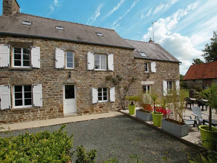 Gîte pour 8 personnes, avec jardin à Besneville