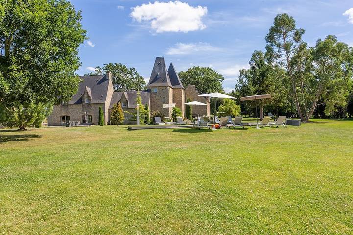 Maison de vacances pour 10 personnes, avec piscine et jardin à Combourg